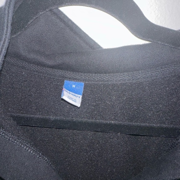 Old Navy Women's Cropped Black Pullover Sweatshirt - Picture 3 of 3